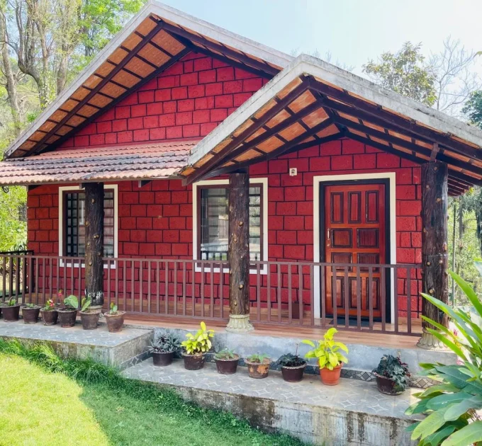 Donigal Sakleshpur Homestay surrounded by coffee plantations with swimming pool, campfire and comfortable family stay in Sakleshpur