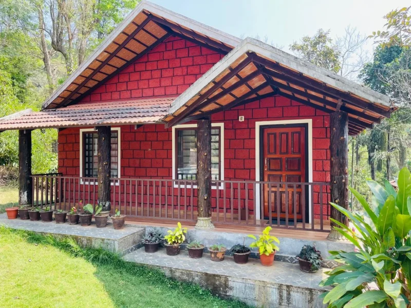Donigal Sakleshpur Homestay surrounded by coffee plantations with swimming pool, campfire and comfortable family stay in Sakleshpur